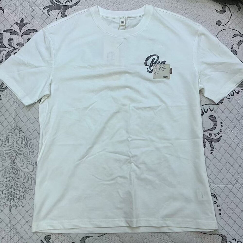 Men's white short-sleeved